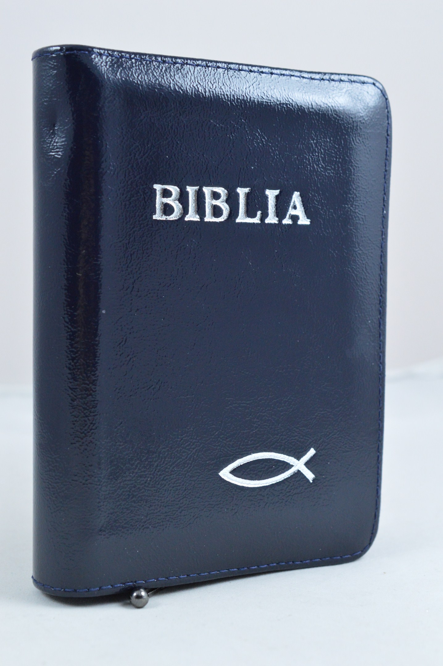 Biblia format mic, din piele, culoare neagra lucioasa, index, fermoar, margini argintii, simbol peste, cuv. lui Isus in rosu [047 PFI]