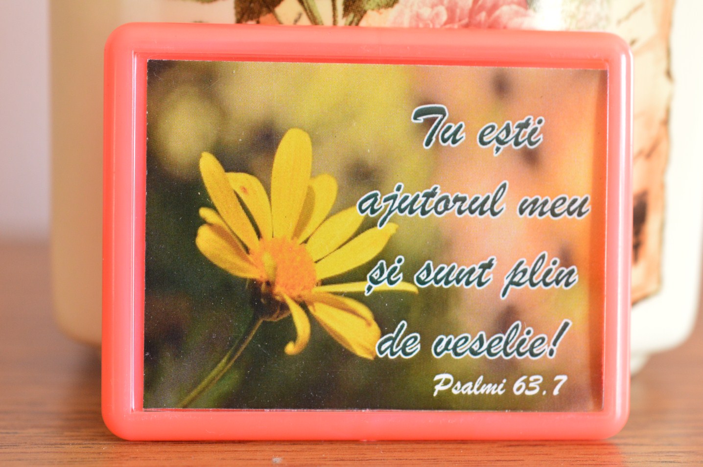 Magnet cu verset biblic - Tu esti ajutorul meu si sunt plin de veselie Magnet cu verset biblic - Tu esti ajutorul meu si sunt plin de veselie