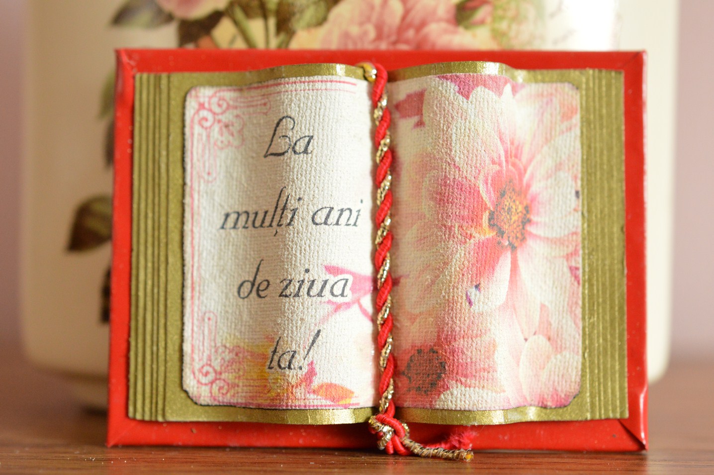 Carte decorativa magnetica - La multi ani de ziua ta! (5x7 cm) Carte decorativa magnetica - La multi ani de ziua ta! (5x7 cm)