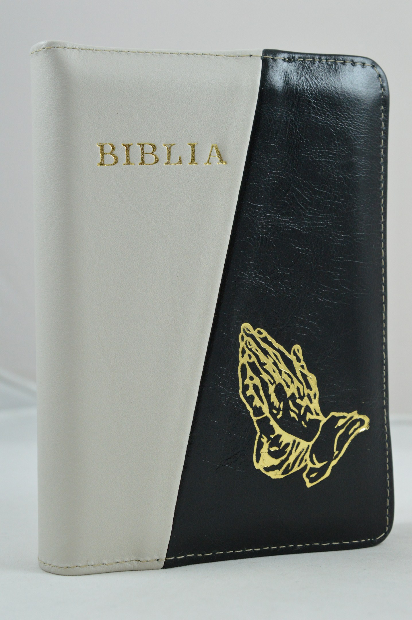 Biblie din piele, mica,crem cu negru si cu maini, fermoar, aurita, cuv. lui Isus in rosu [043 A]