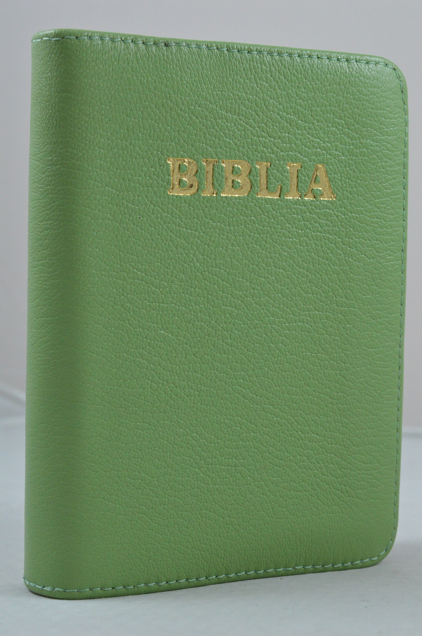 Biblia format mic, din piele, culoare verde deschis, index, fermoar, margini argintii, cuv. lui Isus in rosu [047 PFI]