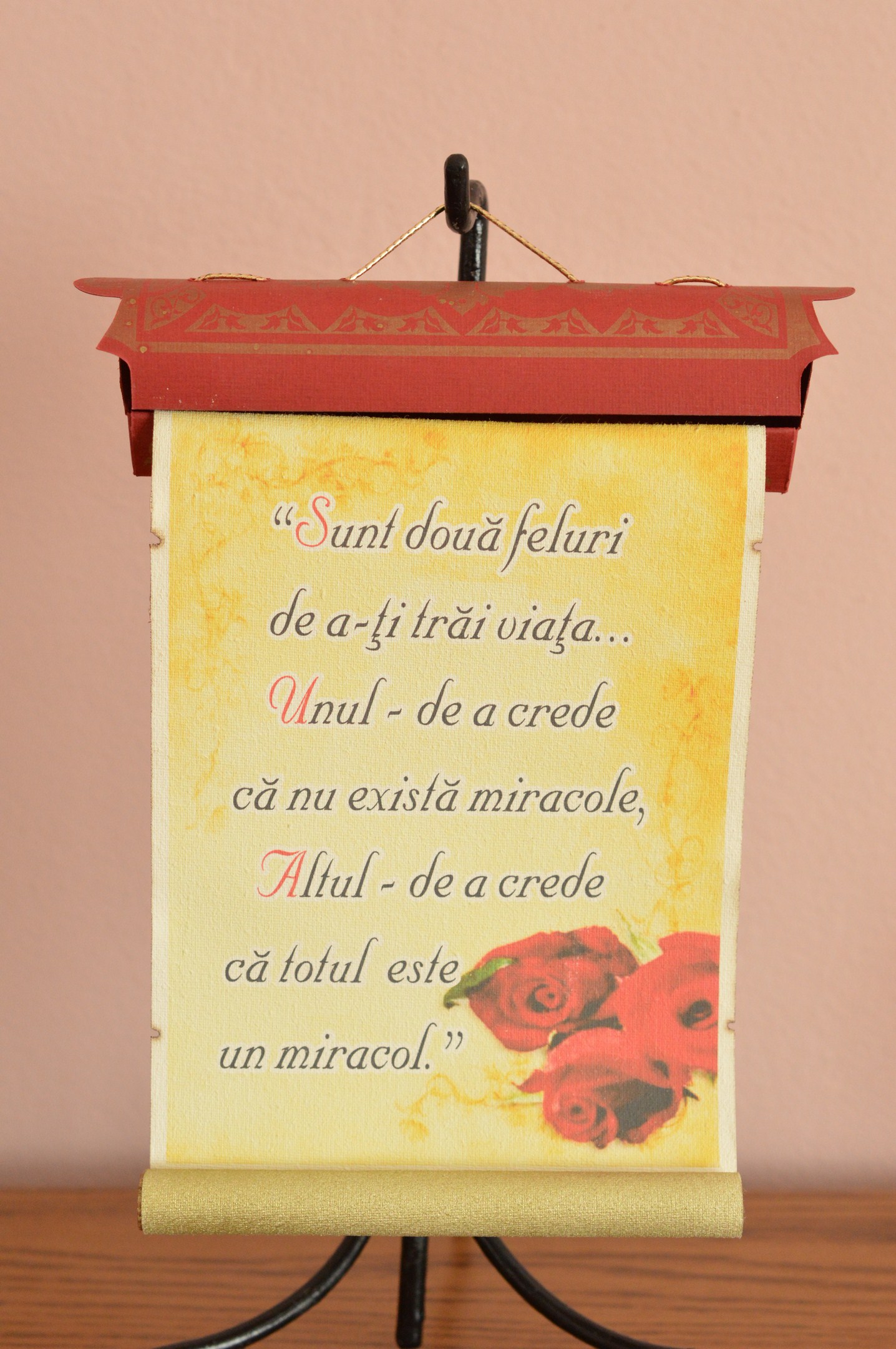 Pergament antic -Sunt doua feluri de a-ti trai viata... Pergament antic -Sunt doua feluri de a-ti trai viata...