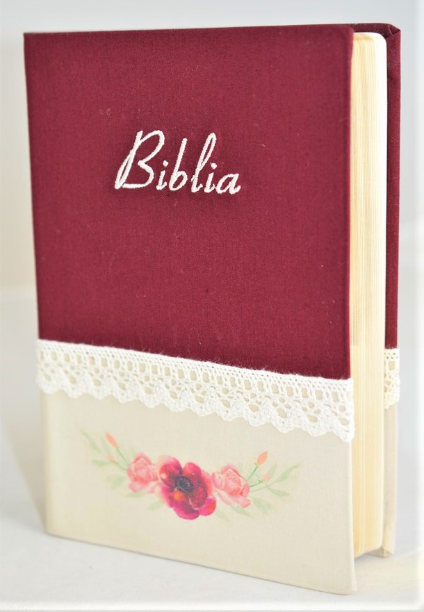 Biblia handmade, marime medie, coperta flexibila textila, Model 15, margini aurii, cuv. lui Isus cu rosu [SB 052 HM]