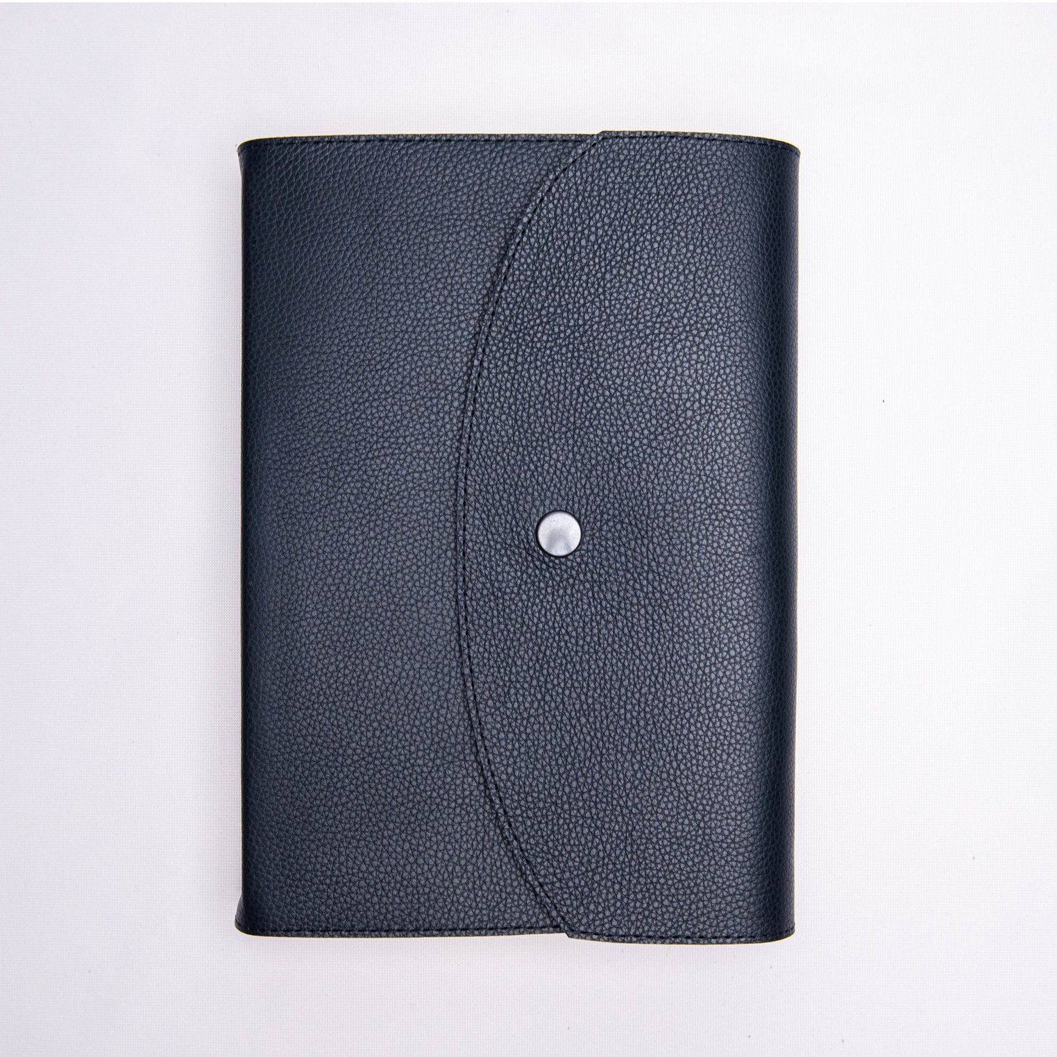 Biblia in husa handmade piele autentica, cu clapetă si capsă, mărime medie, bleumarin, index, margini aurii, cuv. lui Isus cu rosu [057 CLA]