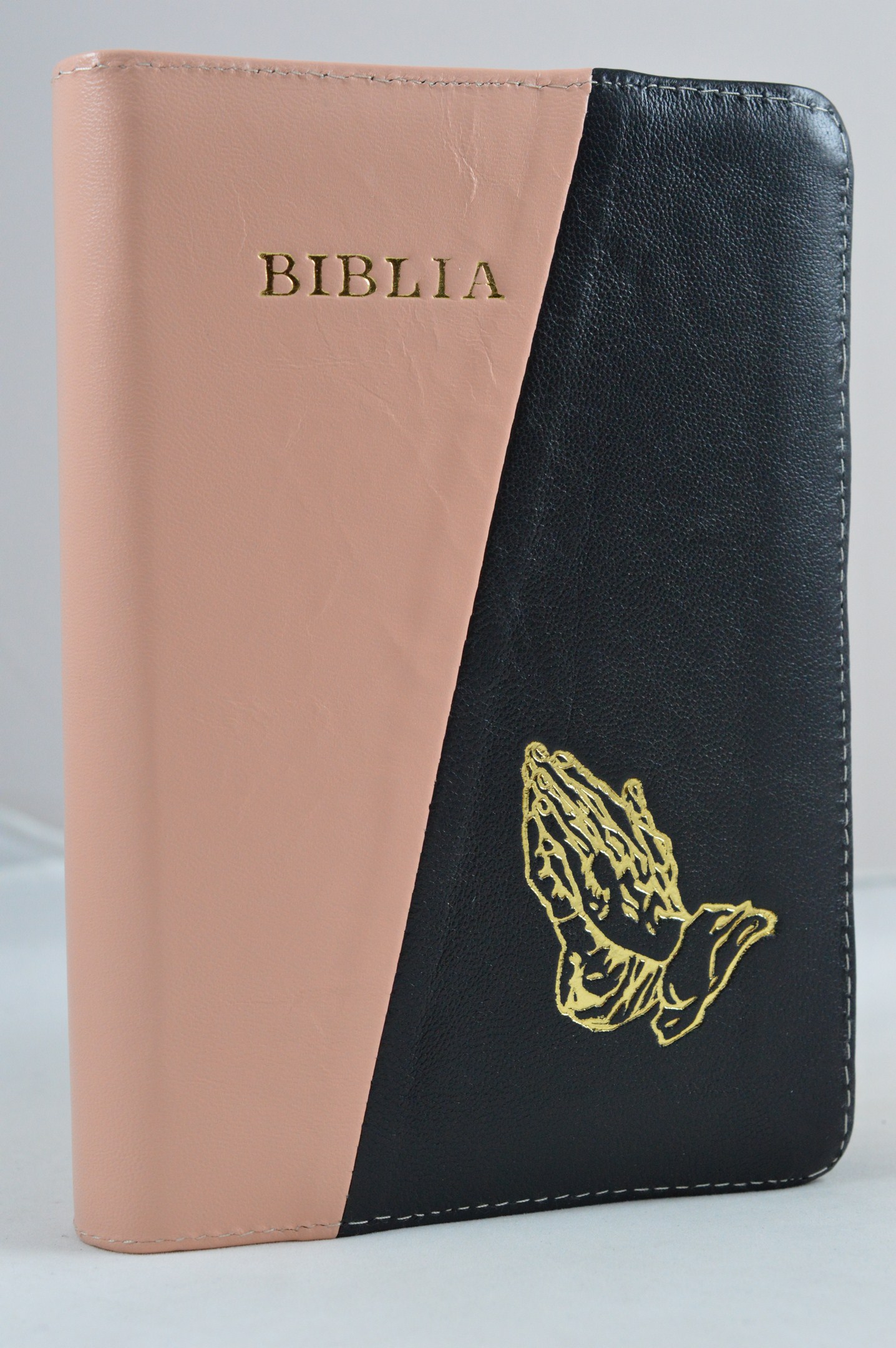 Biblia din piele, medie,culoare roz deschis-negru , fermoar, aurita,model maini in ruga,  cuv. lui Isus cu rosu [052]