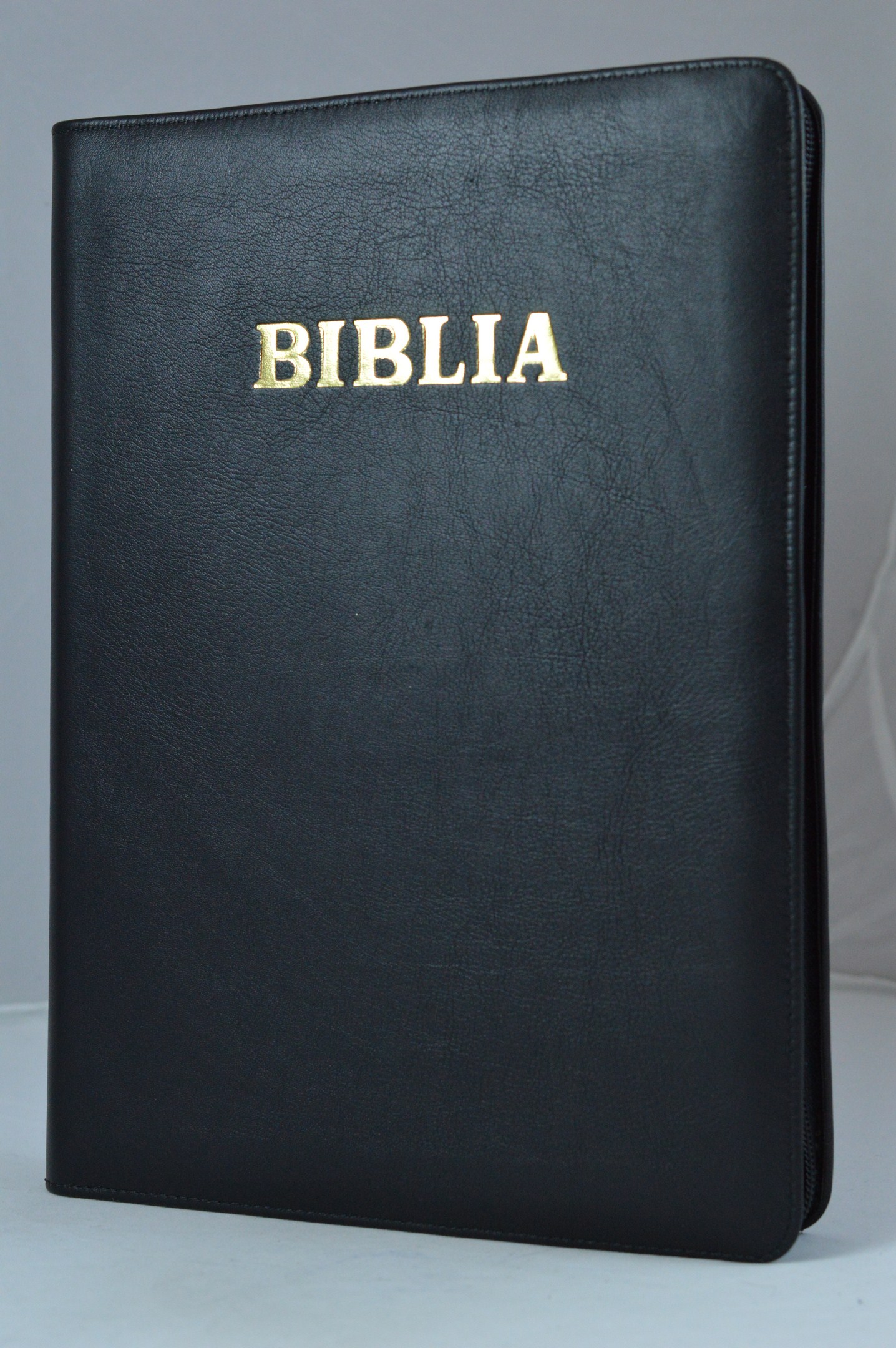 Biblia foarte mare, scris foarte mare, piele, fermoar, neagra [093 PF]