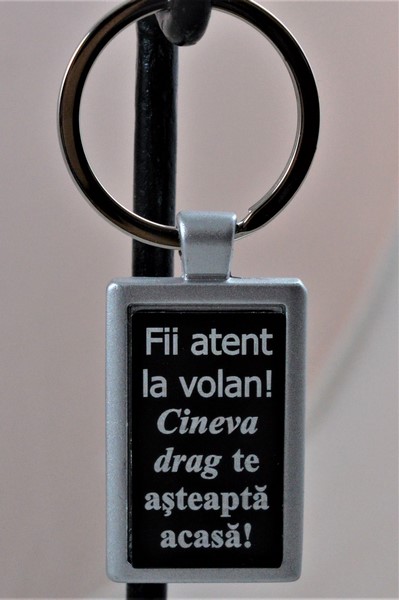 Breloc metalic - Fii atent la volan! Breloc metalic - Fii atent la volan!