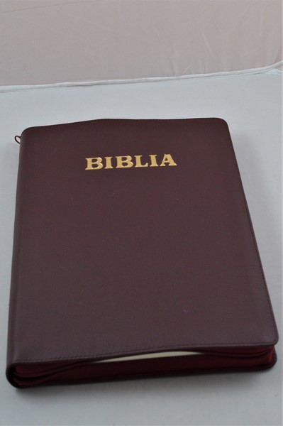 Biblia foarte mare, scris foarte mare,coperta piele, fermoar, culoare visinie, simbol simpla [093 PF]