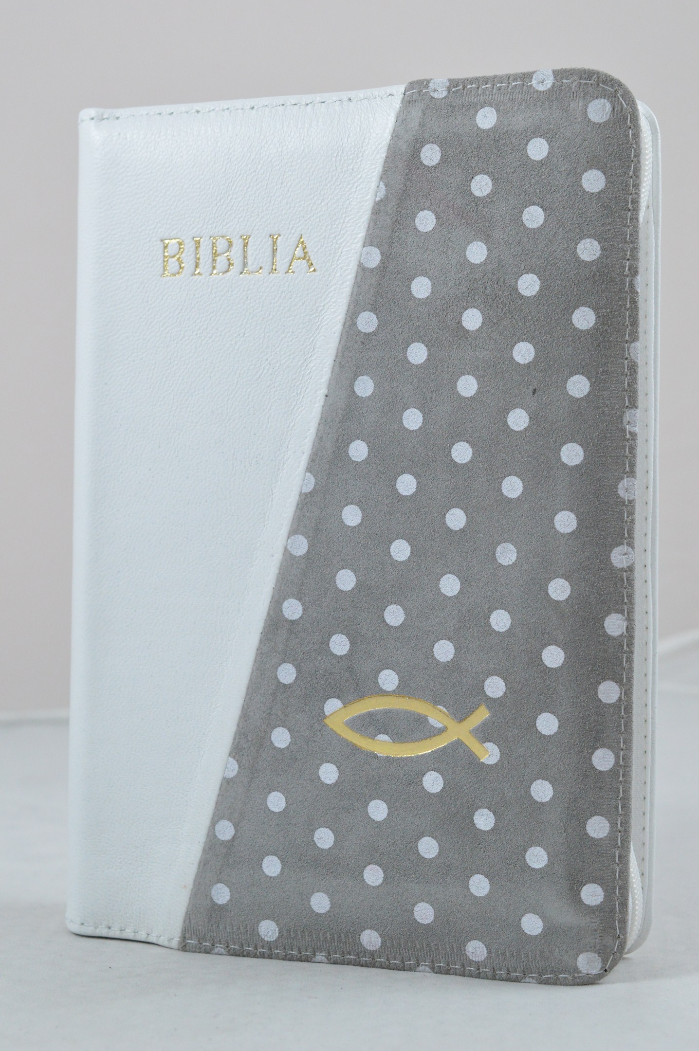 Biblia din piele, marime medie,  alb cu gri si buline , fermoar, simbol peste, cuv. lui Isus cu rosu [053]