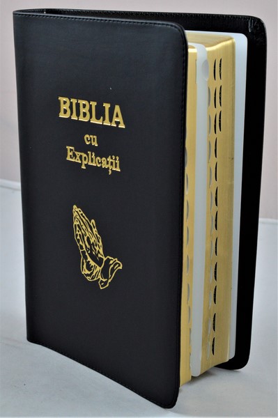 Biblia cu explicatii + concordanta biblica, piele naturala, neagra,simbol maini in ruga, fara fermoar, index, aurita, cuv. lui Isus cu rosu [CO 77 PI]