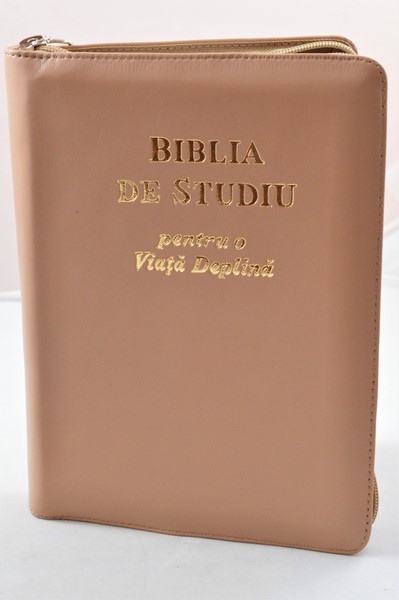 Biblia de studiu pentru o viata deplina, cu concordanta si explicatiii, fermoar, maro deschis, index, margini albe Biblia de studiu pentru o viata deplina, cu concordanta si explicatiii, fermoar, maro deschis, index, margini albe