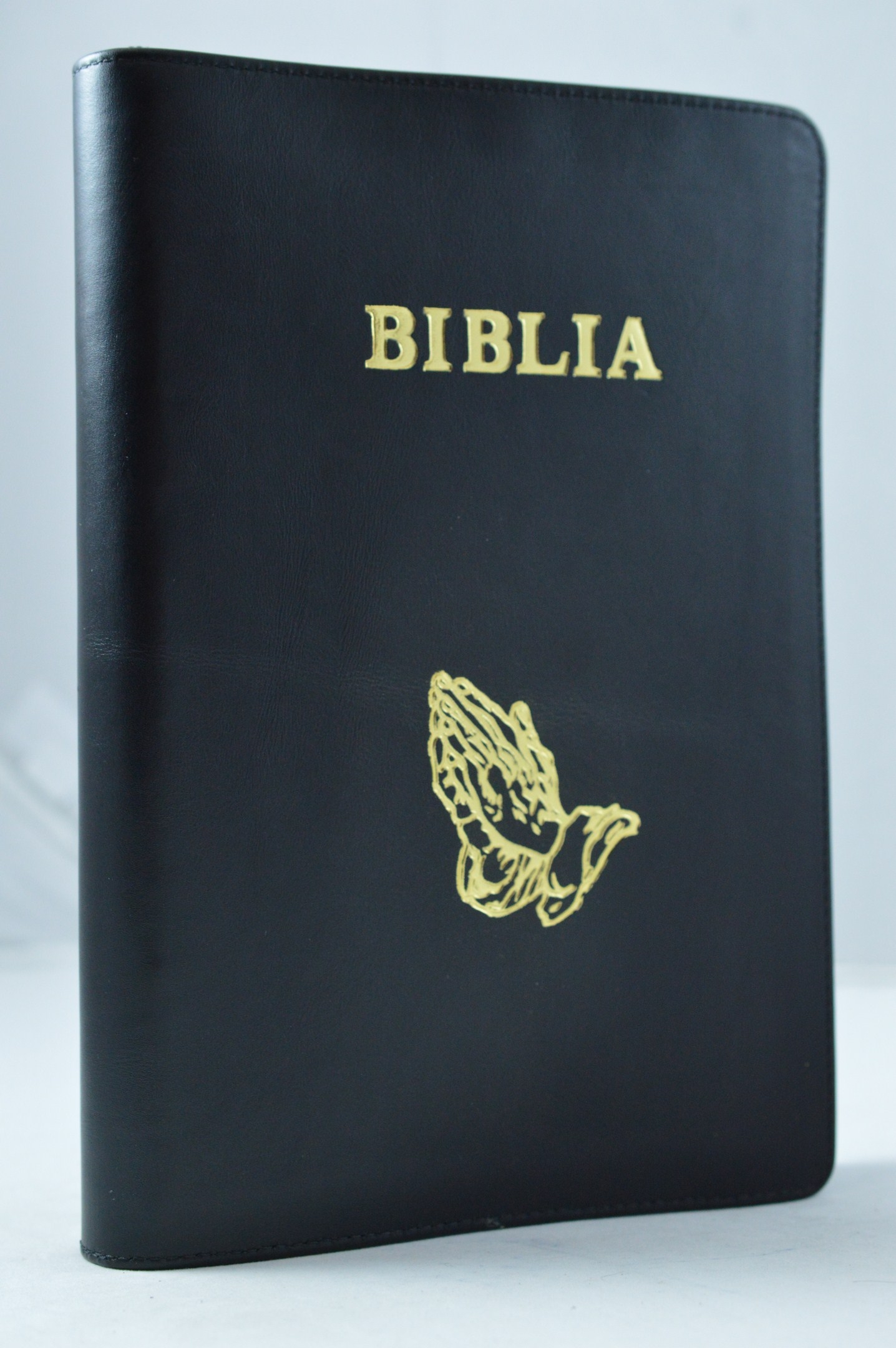 Biblia marime mare, coperta piele naturala, neagra, margini albe,  simbolul maini in rugaciune, cuvintele lui Isus cu rosu [072 PF]