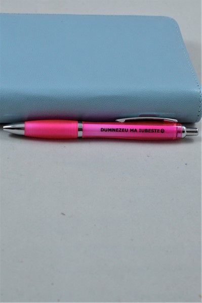 Pix cu mesaj crestin - Dumnezeu ma iubeste! - (roz) Pix cu mesaj crestin - Dumnezeu ma iubeste! - (roz)