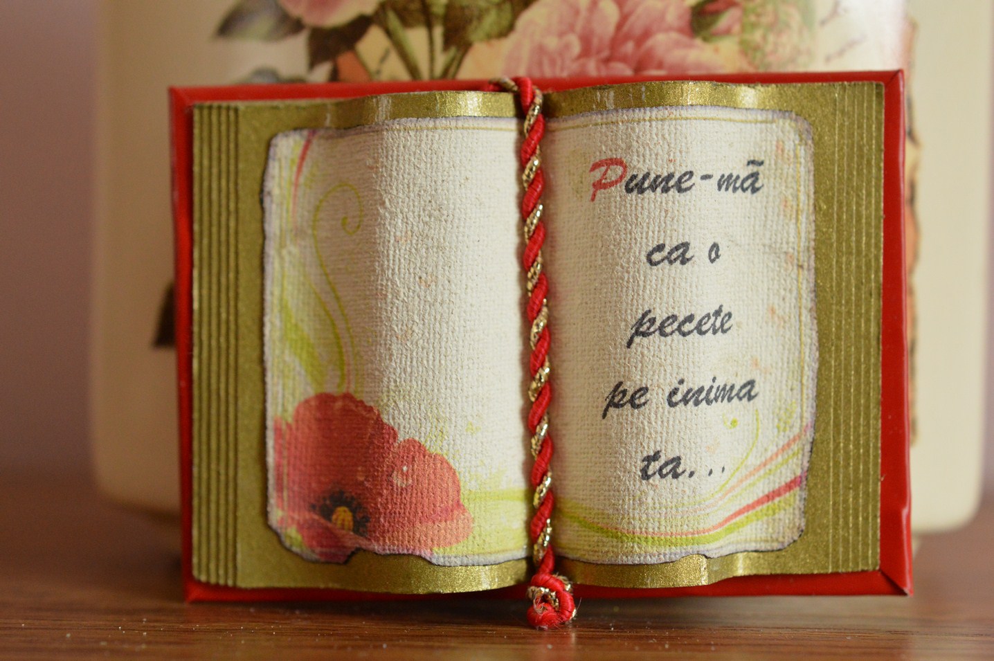 Carte decorativa magnetica - Pune-ma ca o pecete... (5x7 cm) Carte decorativa magnetica - Pune-ma ca o pecete... (5x7 cm)