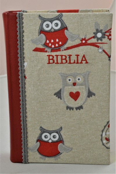 Biblia handmade, marime medie, coperta cartonata textila, motiv - bufnita, margini aurii, cuv. lui Isus cu rosu [SI 052 HM]