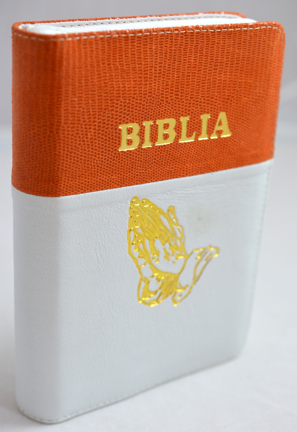 Biblia din piele, caramiziu - alb, dimensiune mica, fermoar, cu maini, cuv. lui Isus cu rosu  [043]