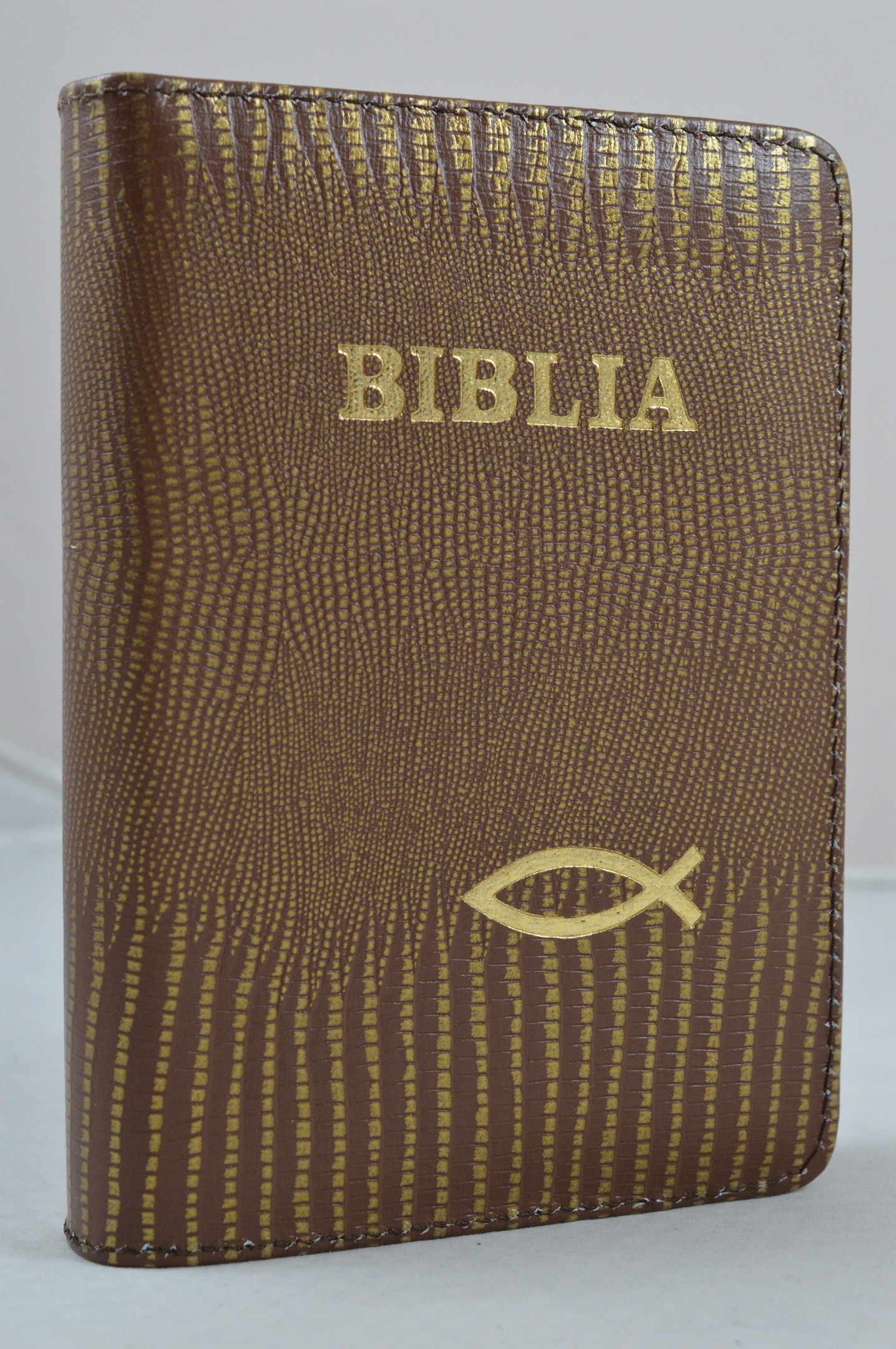 Biblia format mic, din piele, culoare maro auriu, index, fermoar, margini argintii, cu peste, cuv. lui Isus in rosu [047 PFI]