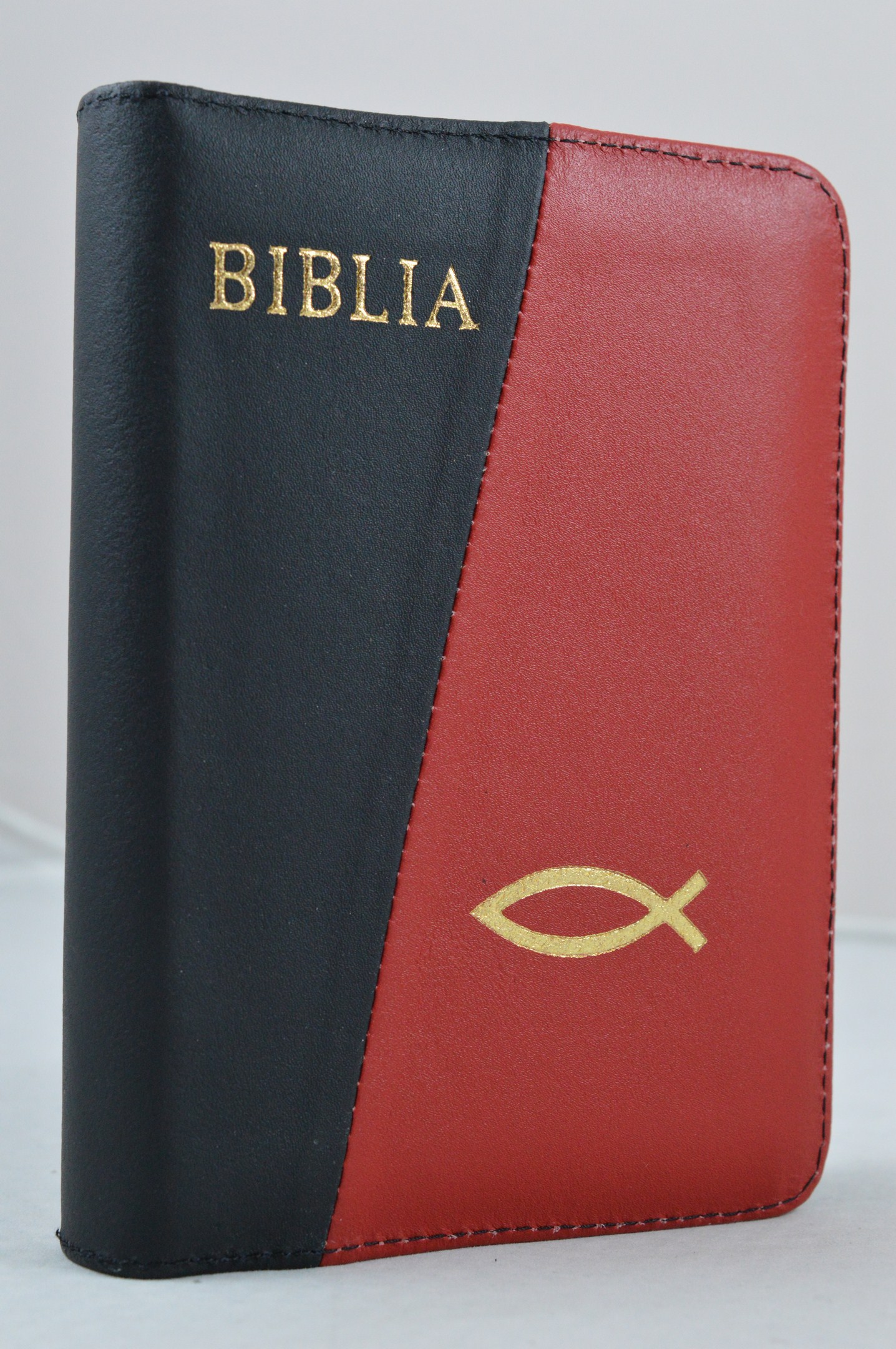 Biblia format mic, din piele, culoare negru/rosu, index, fermoar, margini argintii, cu peste, cuv. lui Isus in rosu [047 PFI]