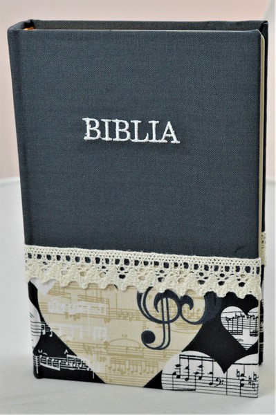 Biblia handmade, marime medie, coperta cartonata textila, gri inchis/motiv muzical, margini aurii [SI 052 HM]
