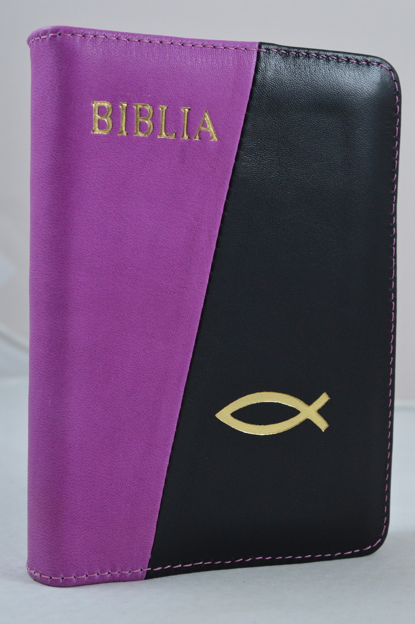 Biblia format mic, din piele, culoare mov/negru , index, fermoar, margini argintii, cu peste, cuv. lui Isus in rosu [047 PFI]