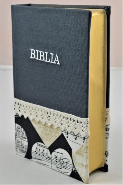 Biblia handmade, marime medie, coperta cartonata textila, gri inchis/motiv muzical, margini aurii [SI 052 HM]