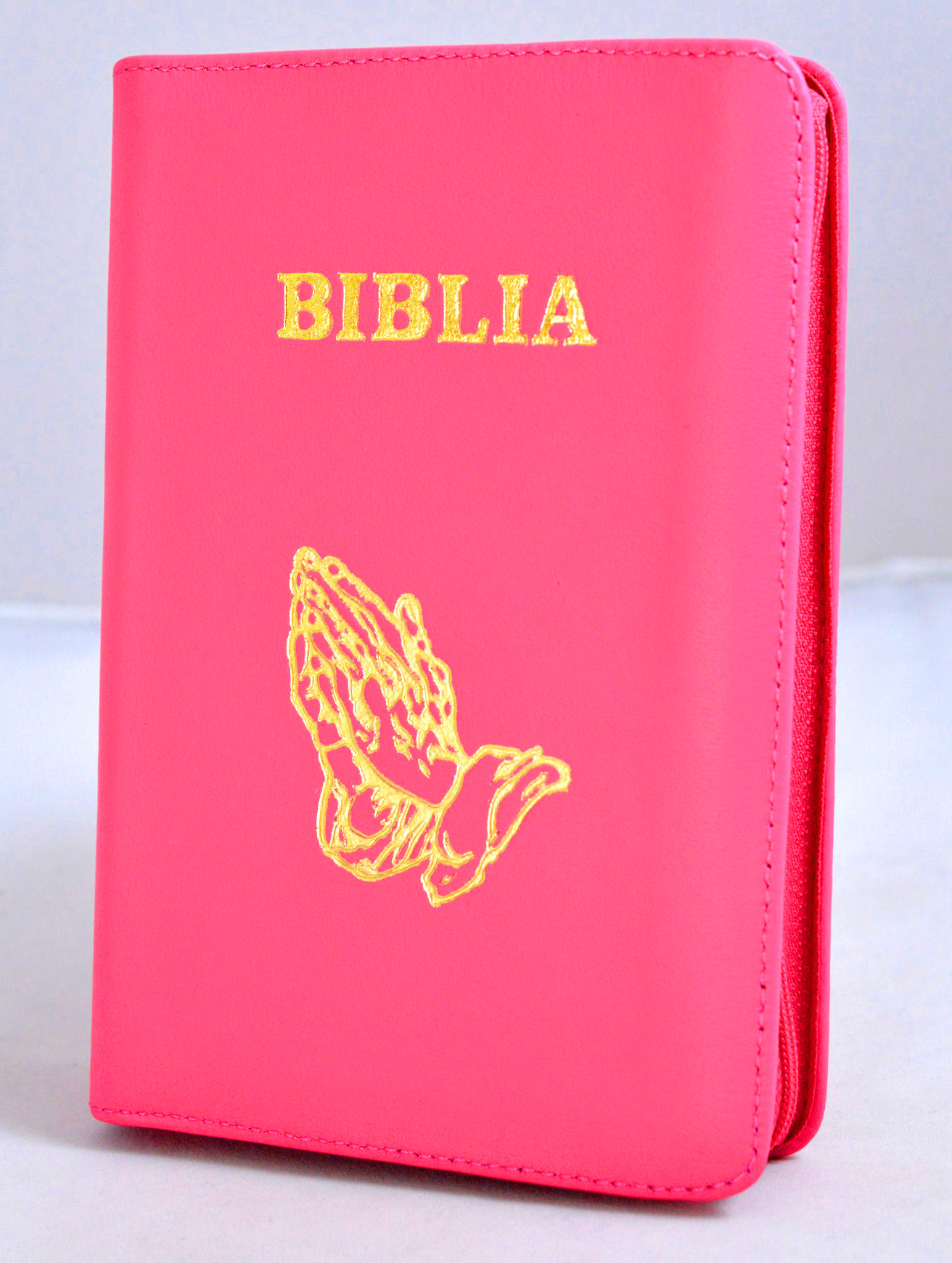 Biblia format mic, din piele, culoare roz bombon, index, fermoar, margini argintii, simbol maini, cuv. lui Isus in rosu [047 PFI]