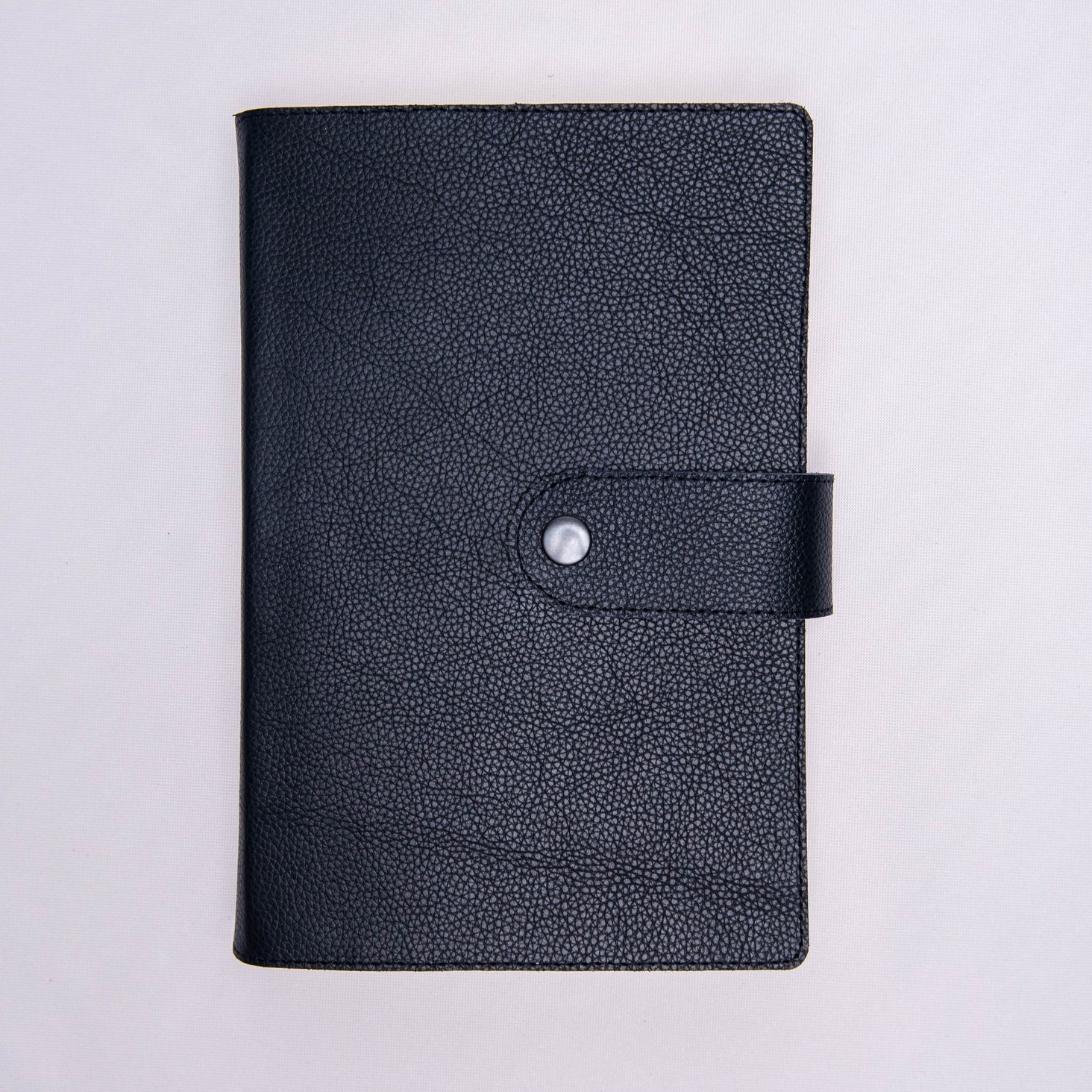 Biblie mare, piele, bleumarin, bareta cu capsa, index, margini aurii, cuv. Isus cu rosu  [SI 073 BAR ]