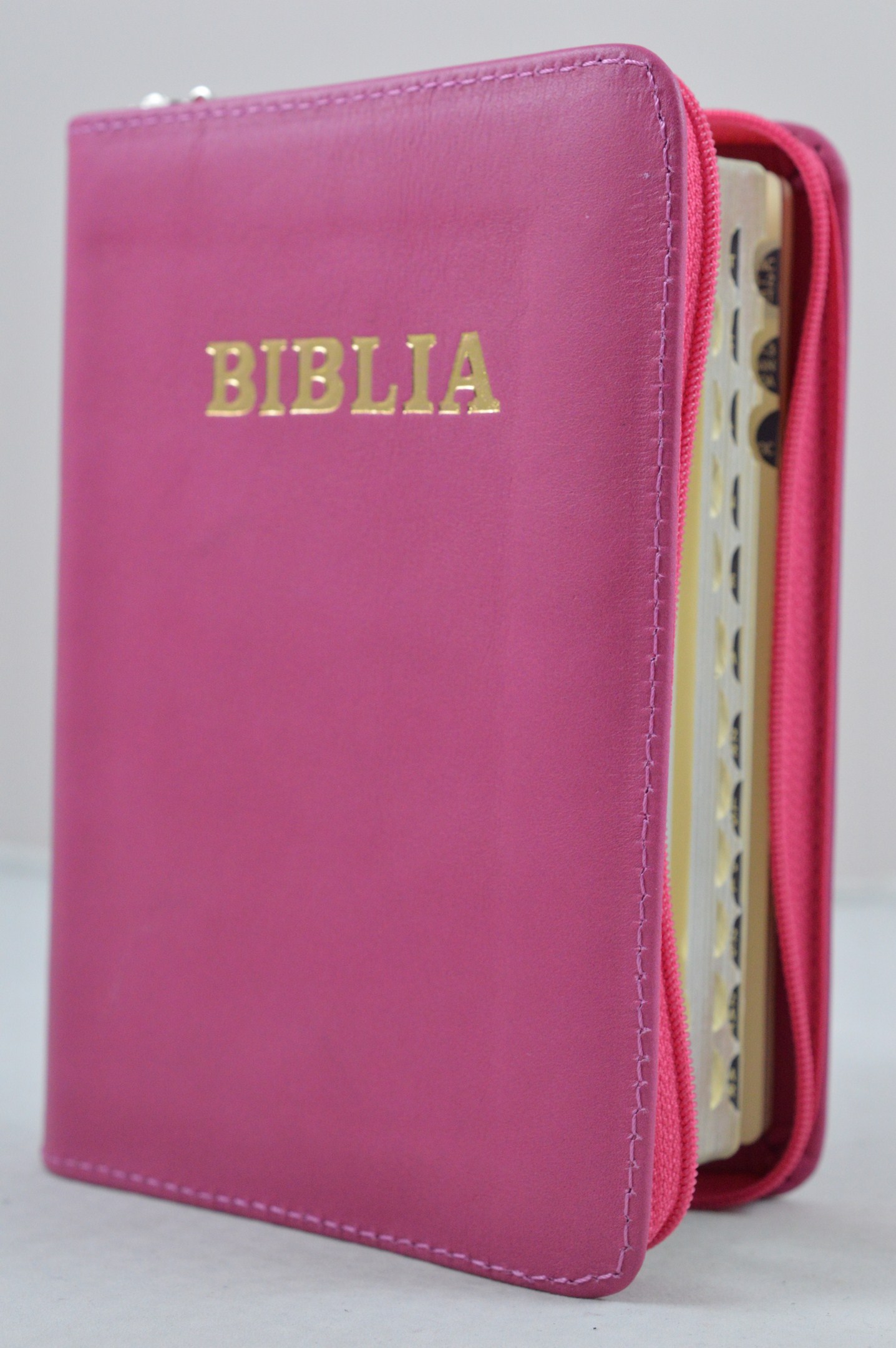 Biblia format mic, din piele, culoare roz inchis, index, fermoar, margini argintii, cuv. lui Isus in rosu [047 PFI]
