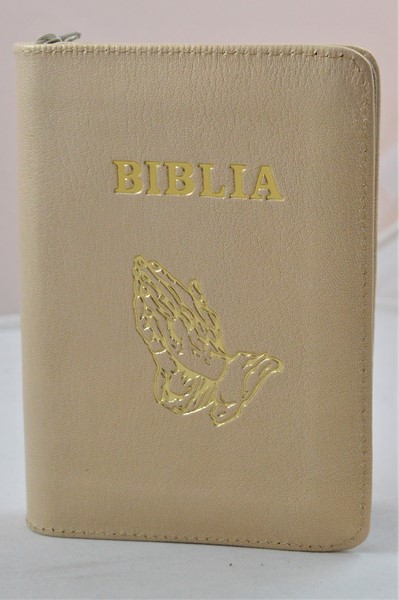 Biblia format mic, din piele, culoare crem, index, fermoar, margini argintii, simbolul maini in ruga, cuv. lui Isus in rosu [047 PFI]