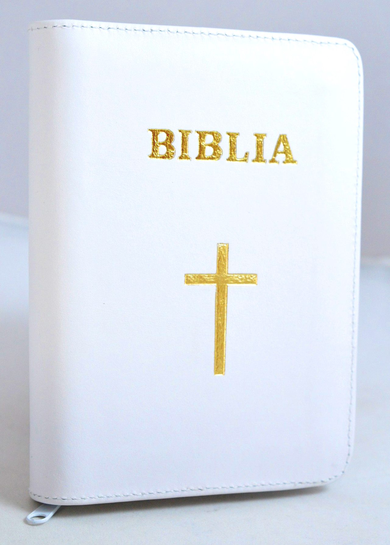 Biblia format mic, din piele, culoare alba, index, fermoar, margini argintii, simbol cruce, cuv. lui Isus in rosu [047 PFI]
