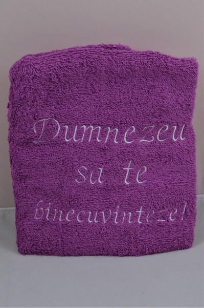 Prosop personalizat - Dumnezeu sa te binecuvinteze! (mov) Prosop personalizat - Dumnezeu sa te binecuvinteze! (mov)