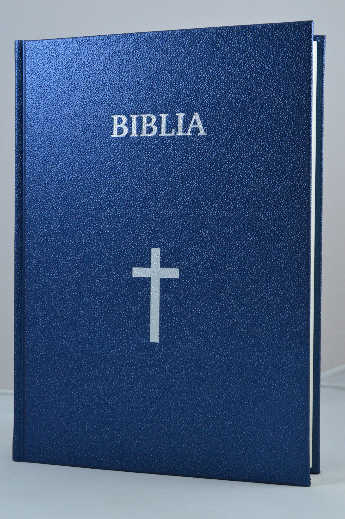 Biblia cu scris foarte mare, marime foarte mare, format A4, coperta tare, bleumarin, cu cruce, trad. Cornilescu [SI 093 CT]
