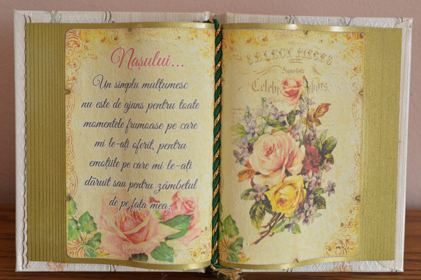 Carte decorativa - Nasului...Un simplu multumesc... (14x21 cm) Carte decorativa - Nasului...Un simplu multumesc... (14x21 cm)