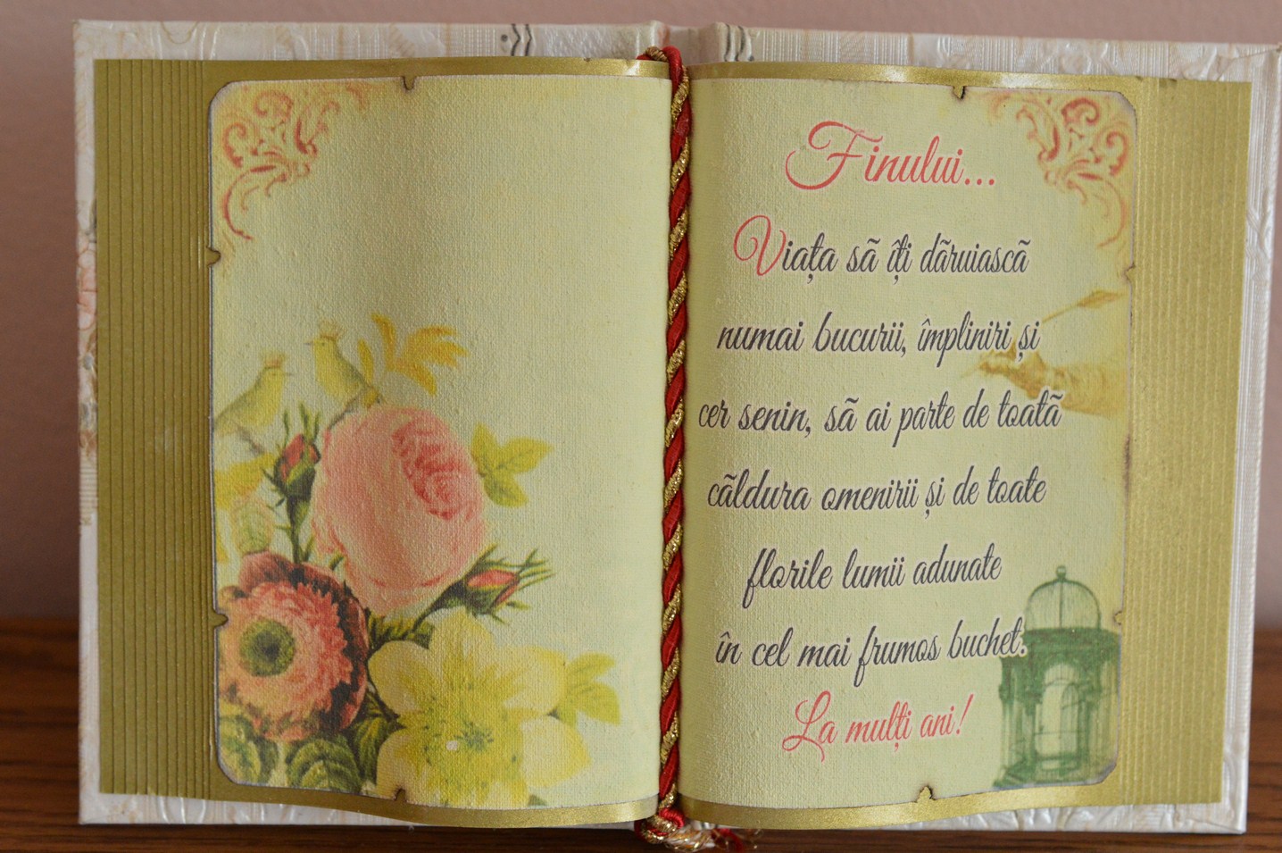 Carte decorativa - Finului... Viata sa iti daruiasca... (14x21 cm) Carte decorativa - Finului... Viata sa iti daruiasca... (14x21 cm)