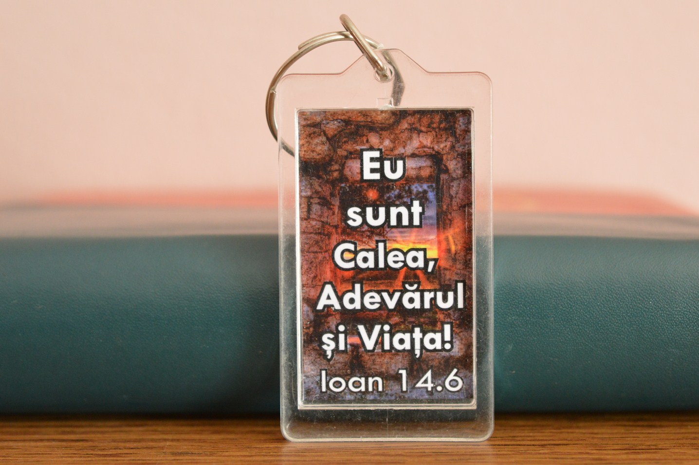 Breloc cu mesaj crestin - Eu sunt Calea, Adevarul si Viata Breloc cu mesaj crestin - Eu sunt Calea, Adevarul si Viata