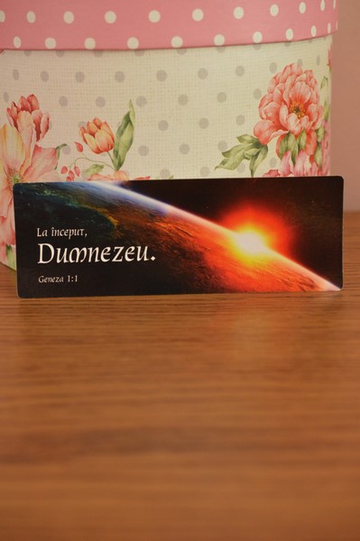 Semn de carte-La inceput Dumnezeu.