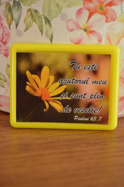 Magnet cu verset biblic - Tu esti ajutorul meu si sunt plin de veselie Magnet cu verset biblic - Tu esti ajutorul meu si sunt plin de veselie