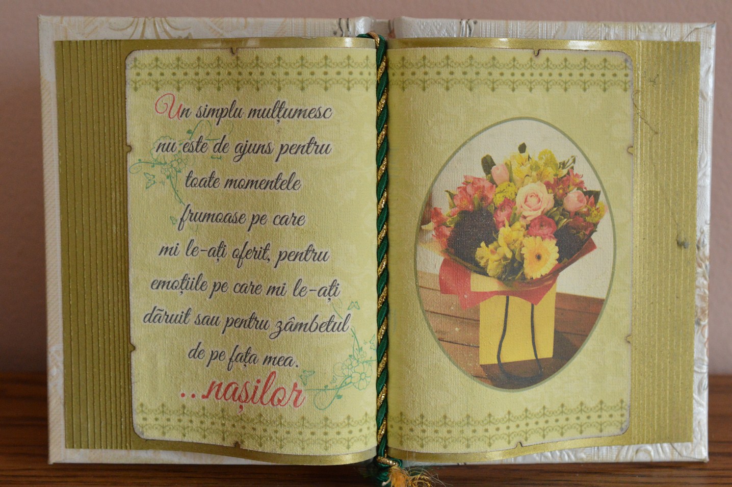 Carte decorativa - Un simplu multumesc nu este de ajuns... nasilor (14x21 cm)