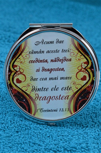 Oglinda de poseta -Credinta, nadejdea si dragostea Oglinda de poseta -Credinta, nadejdea si dragostea