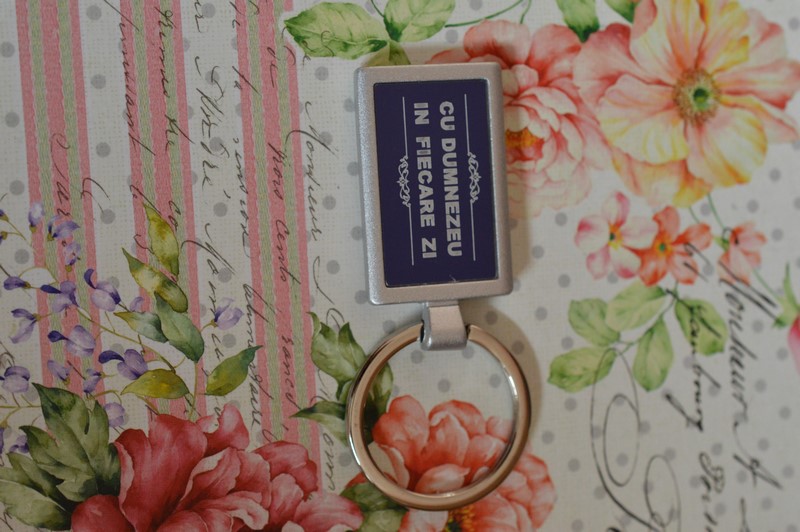 Breloc metalic - Cu Dumnezeu in fiecare zi Breloc metalic - Cu Dumnezeu in fiecare zi