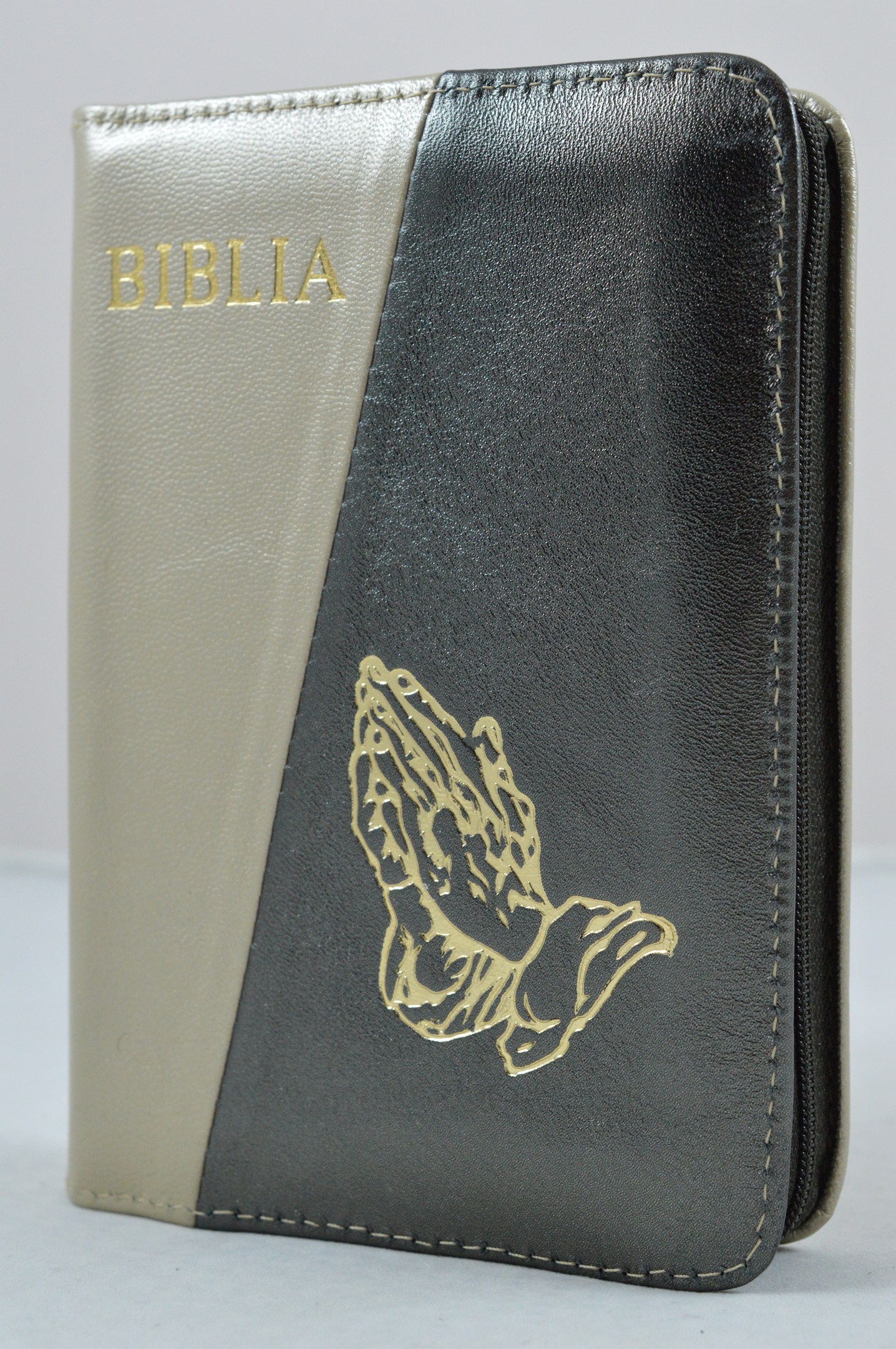 Biblie din piele, dimensiune mica, auriu sidefat/gri inchis, , simbol maini in ruga, cuv. lui Isus in rosu [043 A]