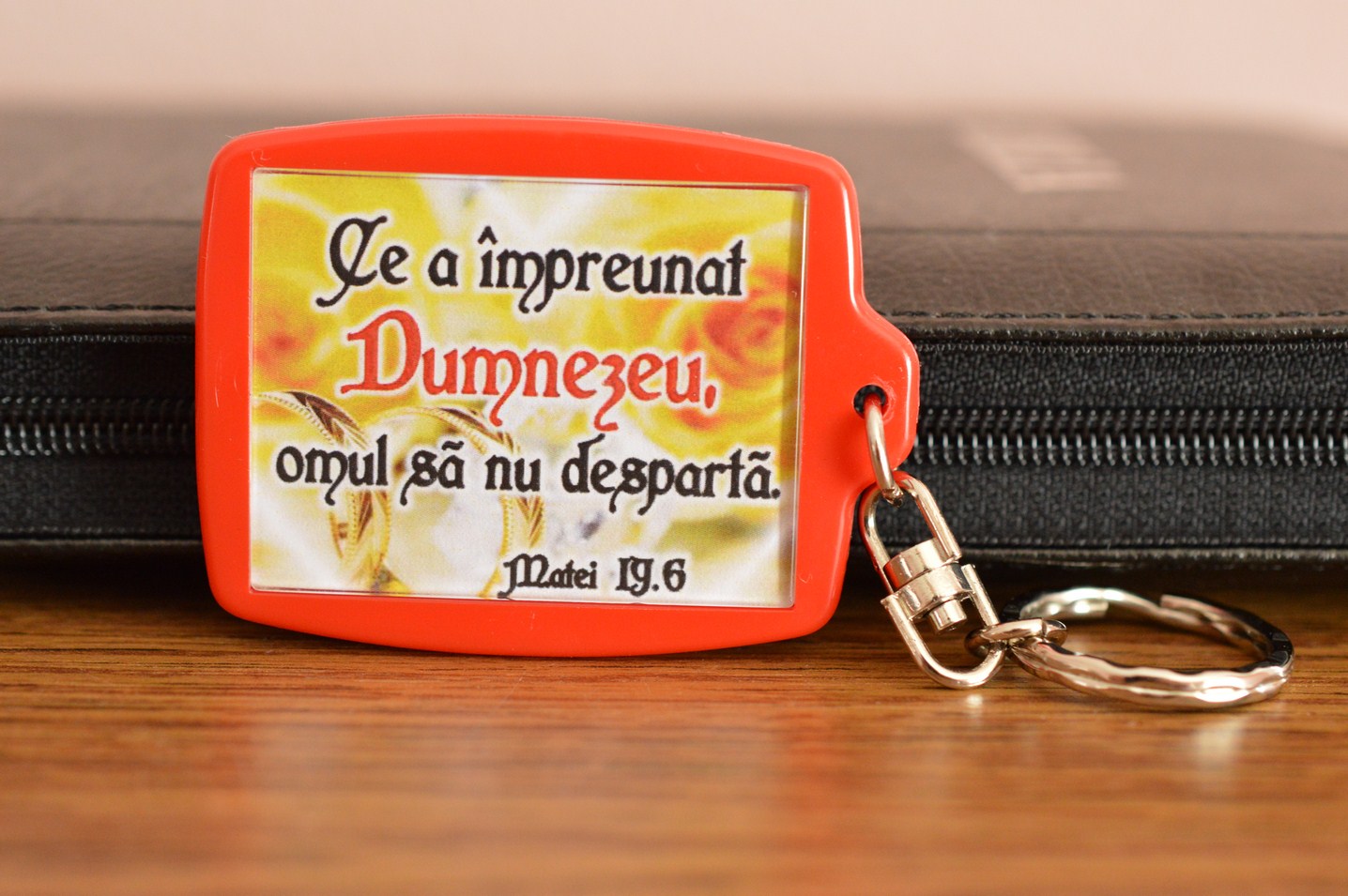 Breloc rama color, Ce a impreunat Dumnezeu, omul sa nu desparta. Breloc rama color, Ce a impreunat Dumnezeu, omul sa nu desparta.