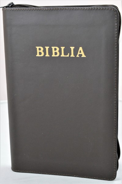 Biblia NTR (Noua Traducere), coperta piele, maro, fermoar, argintata - editia 3 revizuita Biblia NTR (Noua Traducere), coperta piele, maro, fermoar, argintata - editia 3 revizuita