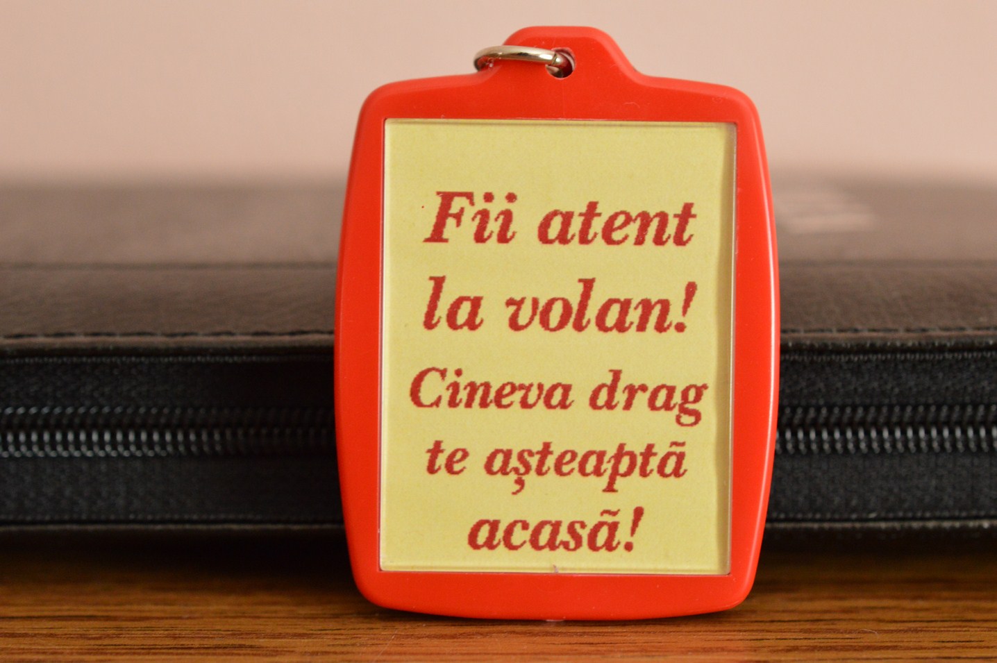 Breloc rama color, fii atent la volan/romania Breloc rama color, fii atent la volan/romania