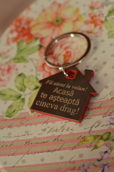 Breloc metalic - Fii atent la volan! Breloc metalic - Fii atent la volan!