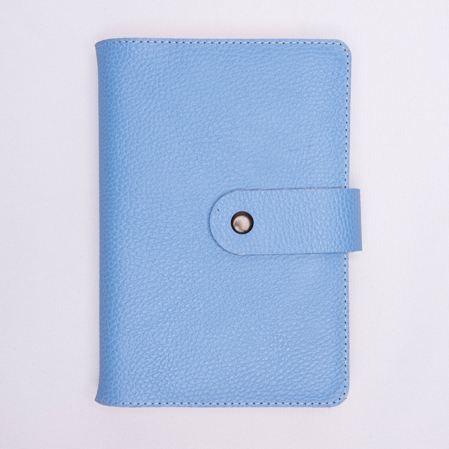 Biblia in husa handmade piele autentica, cu bareta si capsa, marime medie,  bleu ciel, index, margini aurii, cuv. lui Isus cu rosu [057 HBS]