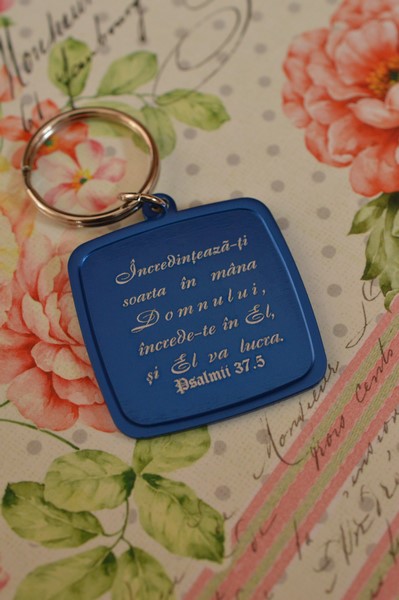 Breloc metalic - Incredinteza-ti soarta in mana Domnului... Breloc metalic - Incredinteza-ti soarta in mana Domnului...