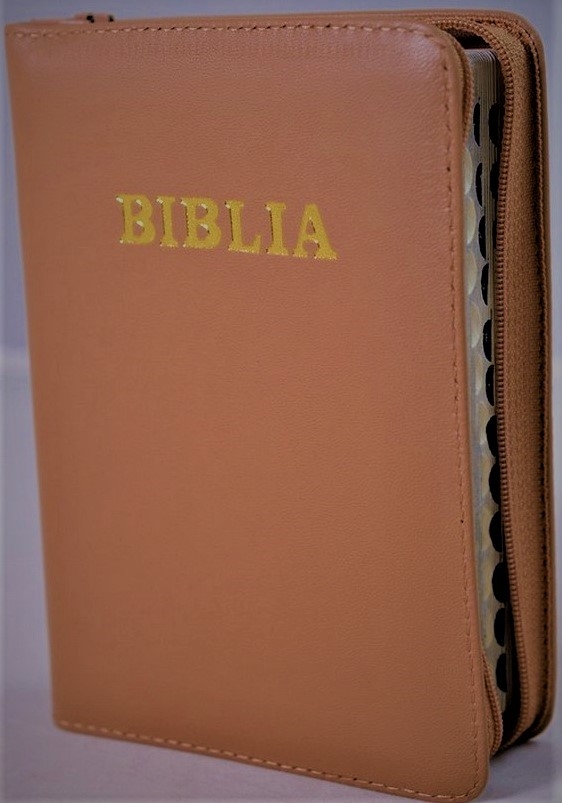 Biblia format mic, din piele, culoare crem inchis, index, fermoar, margini argintii, cuv. lui Isus in rosu [047 PFI]