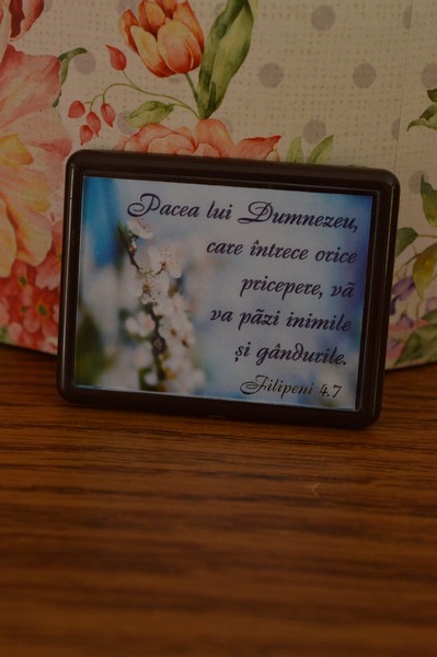 Magnet cu verset biblic - Pacea lui Dumnezeu care intrece orice pricepere Magnet cu verset biblic - Pacea lui Dumnezeu care intrece orice pricepere