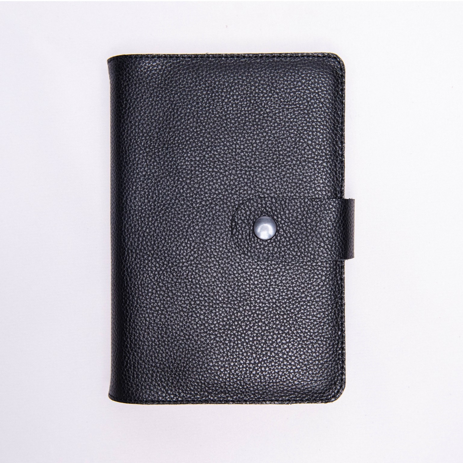 Biblia in husa handmade piele autentica, cu bareta si capsa, marime medie, neagră, index, margini aurii, cuv. lui Isus cu rosu [057 BAR]